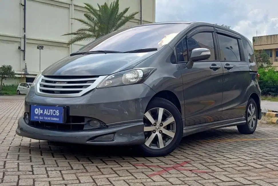 Honda Freed  1.5 E Bensin-AT 2012 Abu-Abu