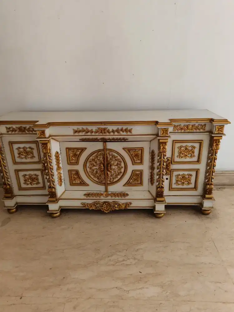 Lemari display mediterania