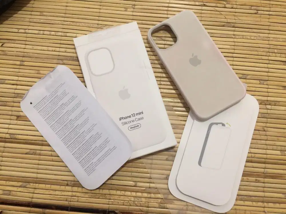 ⚪️ iPhone 12 Mini Silicon Case Apple Original White
