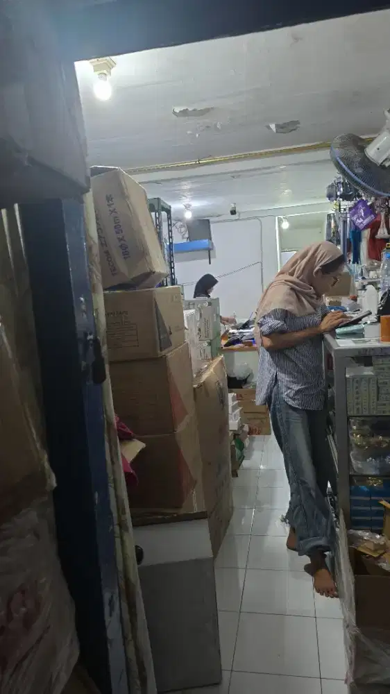 Dicari bagian gudang dan bagian kirim(pake motor kantor)