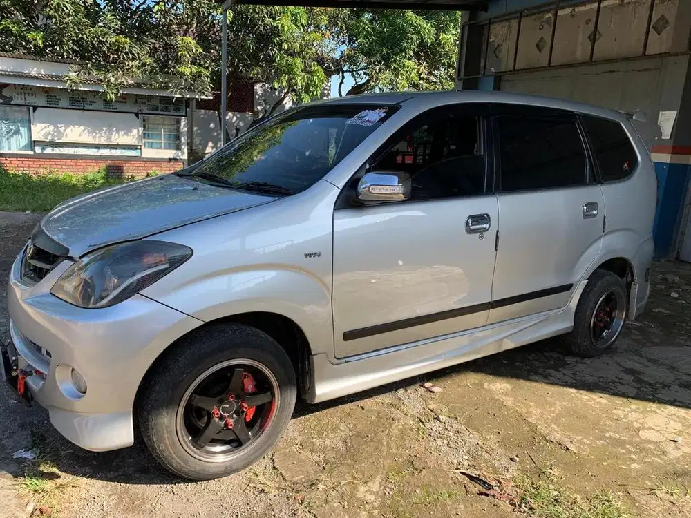 mobil avanza 2011