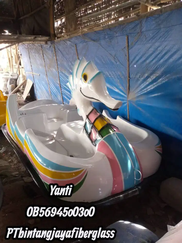 sepeda air bebek bebekan,perahu wisata danau,sampan dayung,perahu