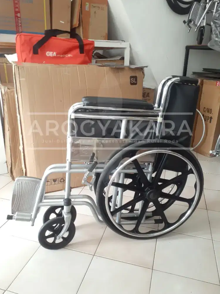 Kursi roda standart bekas