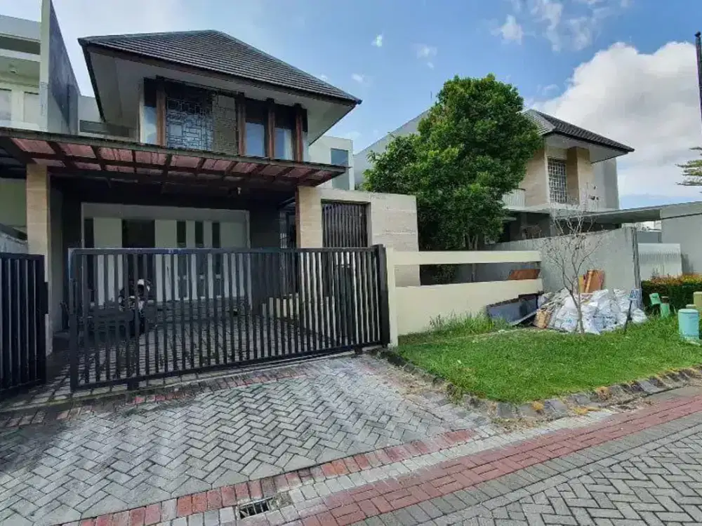 Rumah 2 Lantai Bagus HGB di Graha Famili Siap Huni