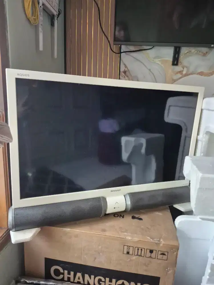 Led Tv 32 Sharp Aquos sepaket sama STB siap pakai