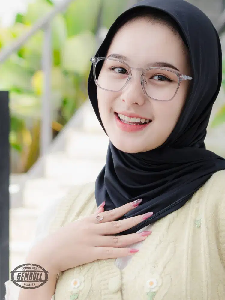 Gembull Umy - Kacamata Kotak Lebar Super Nyaman Dipakai - Ananya 04