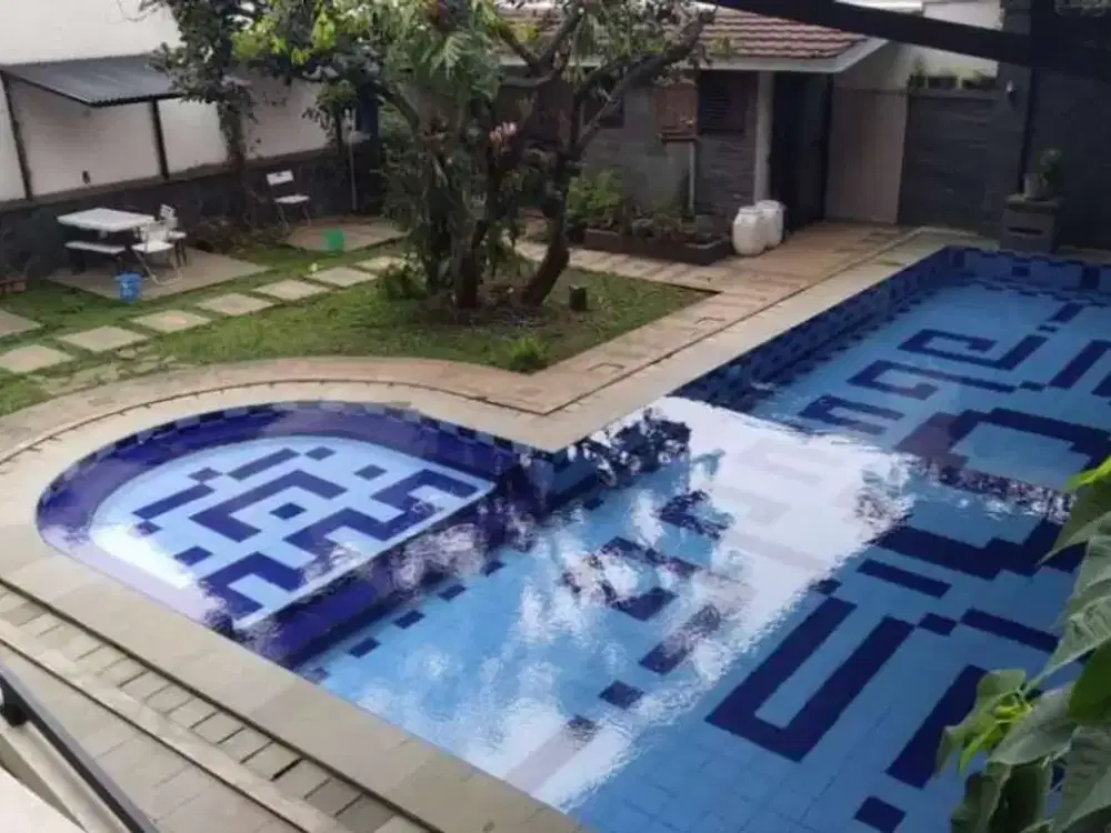 Dijual Rumah Tunggal dan Usaha Kolam Renang di Bojong Koneng Bandung