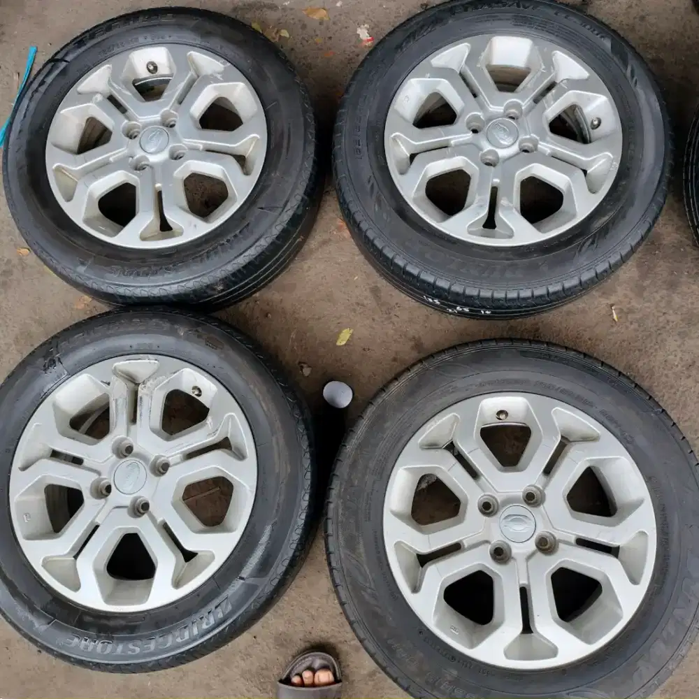 Velg original Datsun go ring 15 pcd 4x100 ban 185/65 R15 4pcs