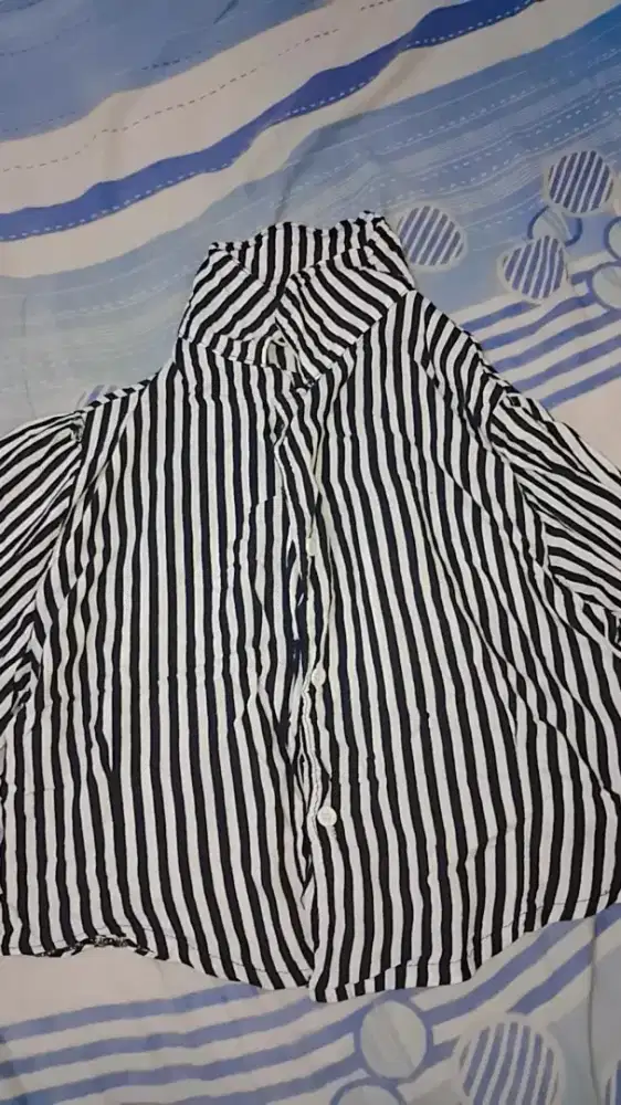 Kemeja salur Crop Lengan panjang