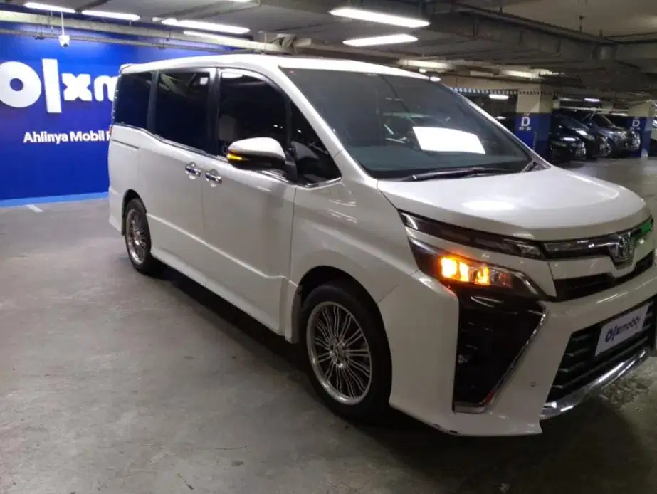 PROMO Low Angsuran Toyota Voxy 2.0 Bensin-AT 2019 UKV