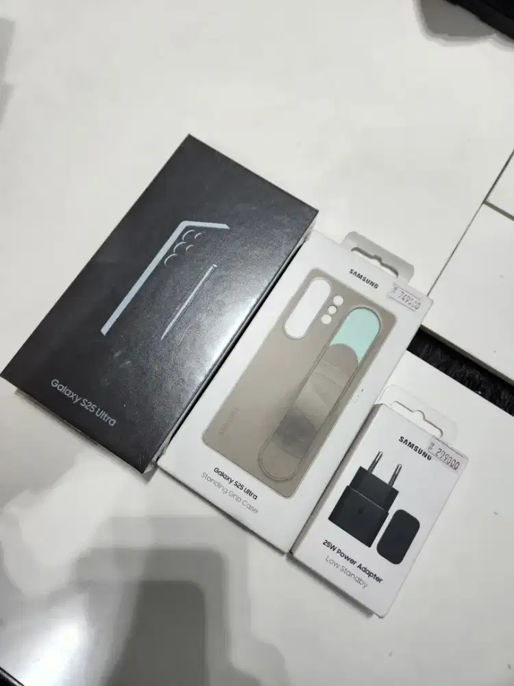 DI CARI PEMIKIK S25 ULTRA