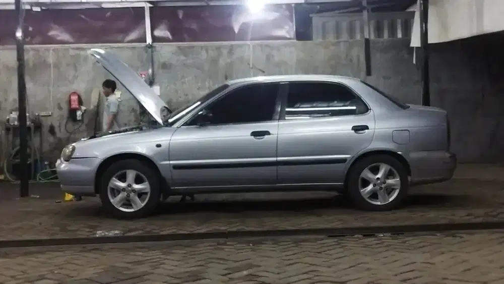 Dijual Mobil Suzuki Baleno DX Matic Tahun 2002