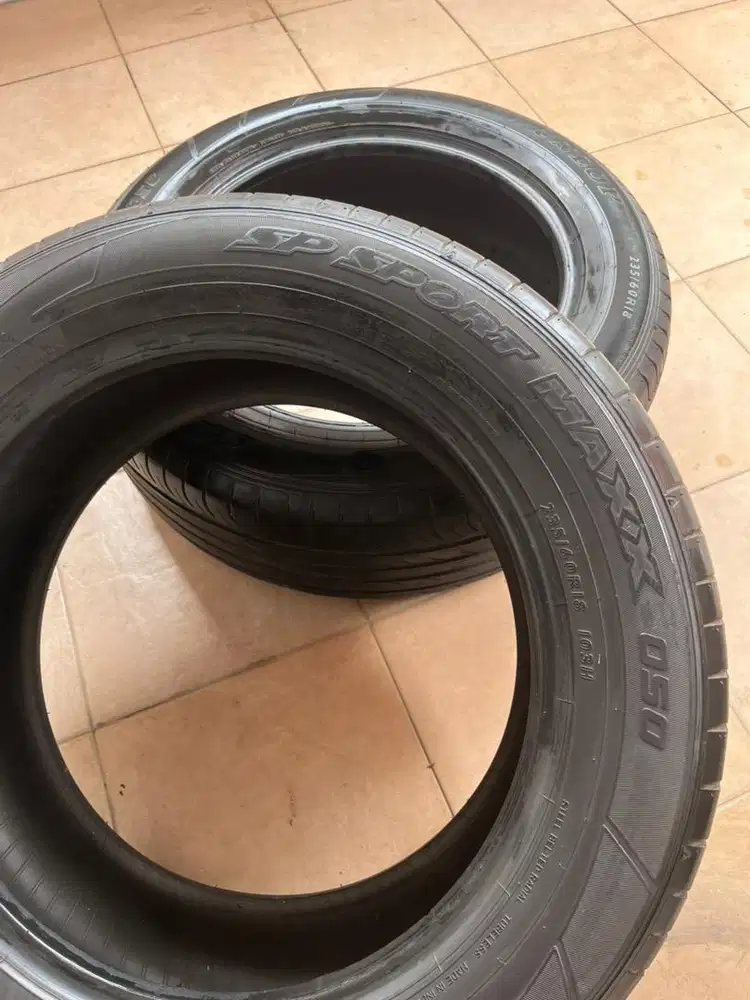 Ban Dunlop Sport Maxx 050 235 60 R18