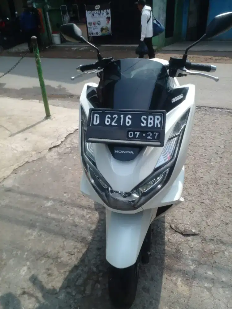 DIJUAL HONDA PCX 160 ABS THN 2022 WARNA PUTIH