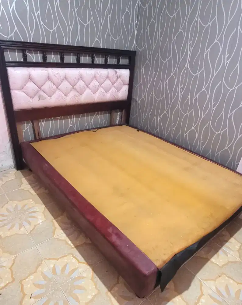 Dijual Cepat Dipan Kasur Guhdo