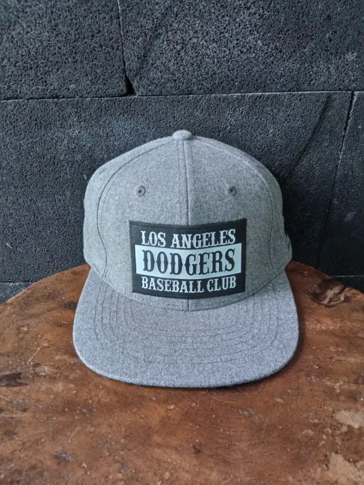 Snapback MLB LA Abu abu