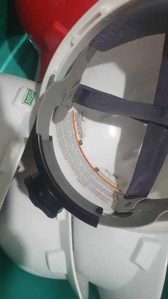 Helm Merah dan Putih V-Guard MSA US