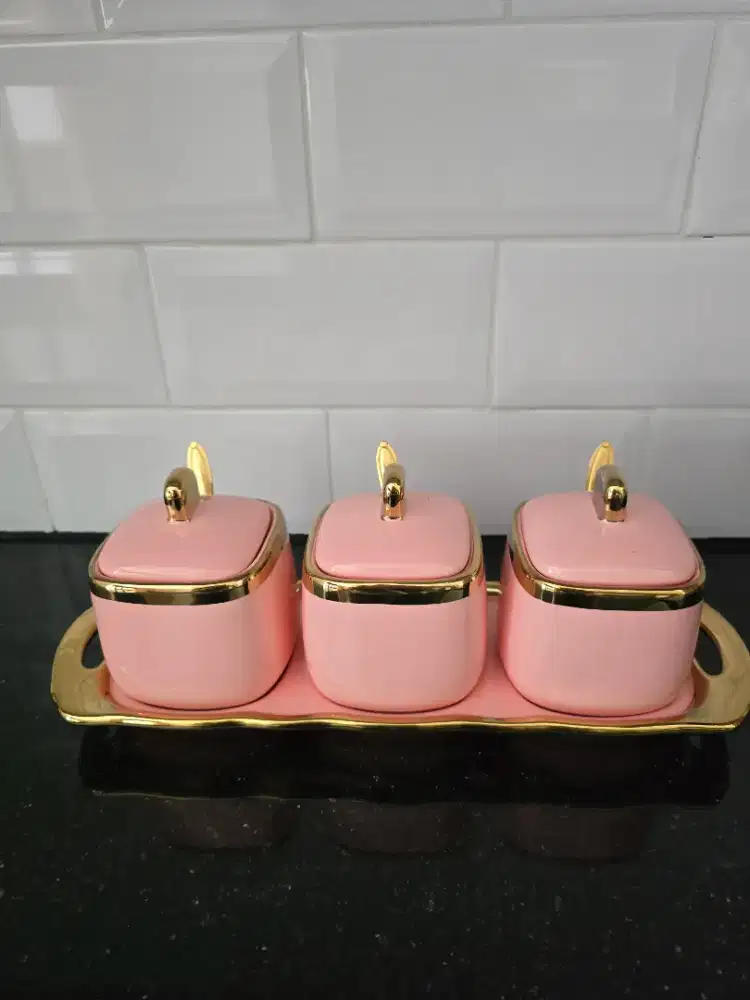 Tempat bumbu keramik