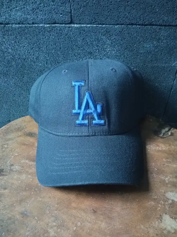 Topi MLB LA Hitam Fitted