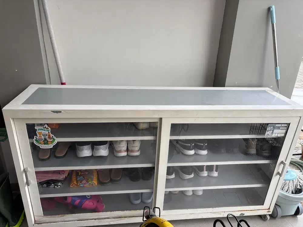 Etalase/Rak sepatu Preloved