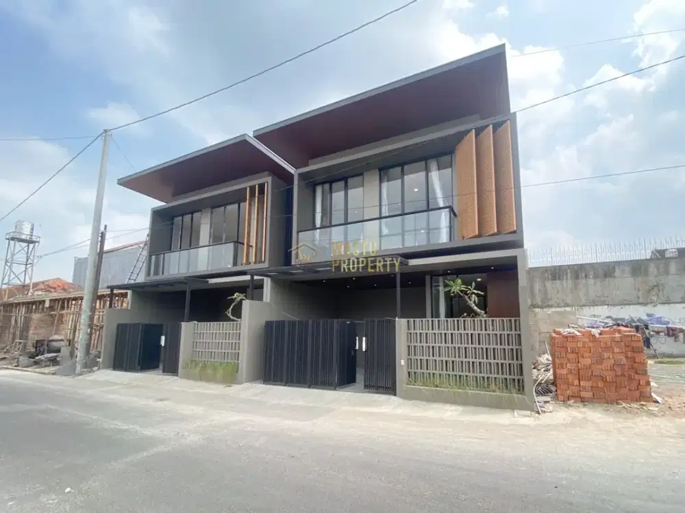 RUMAH 2 LANTAI, FULL FURNISHED, 7 MENIT DARI TUGU JOGJA
