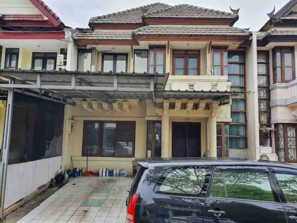 Rumah 2 lantai. Lokasi bebas banjir. strategis.