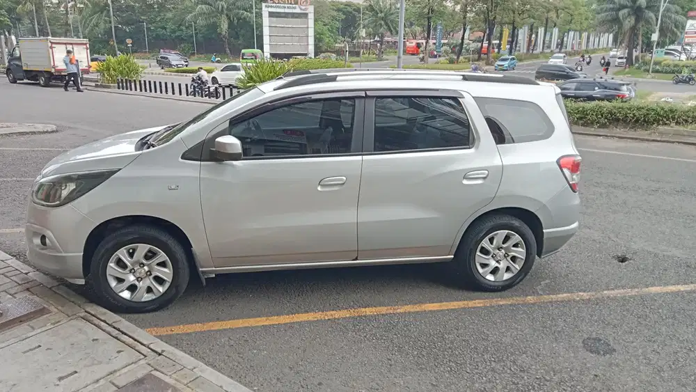 Chevrolet Spin 2013 Bensin