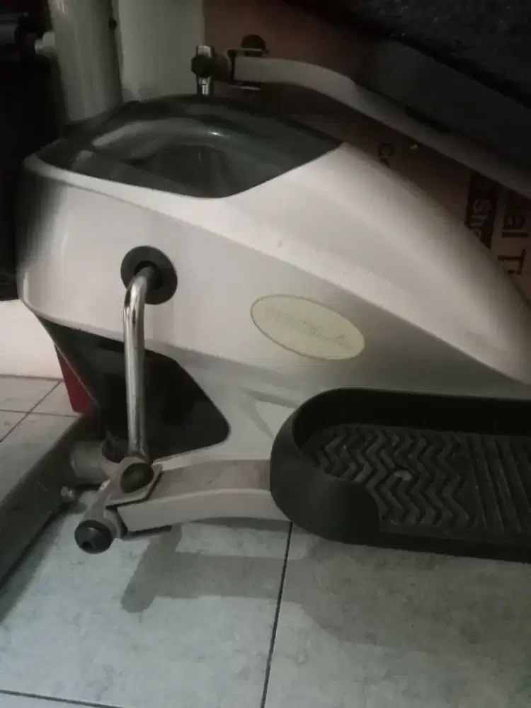 sepeda statis untuk olahraga barang masih bagus