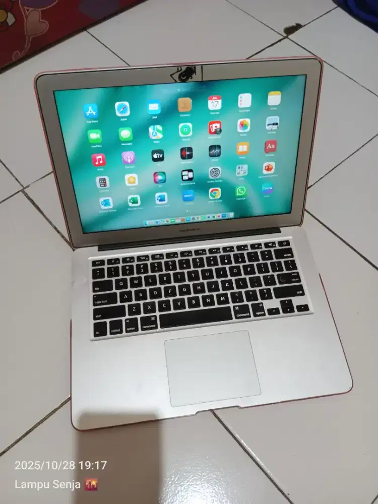 Macbook Air 2017 13 inch 8/256