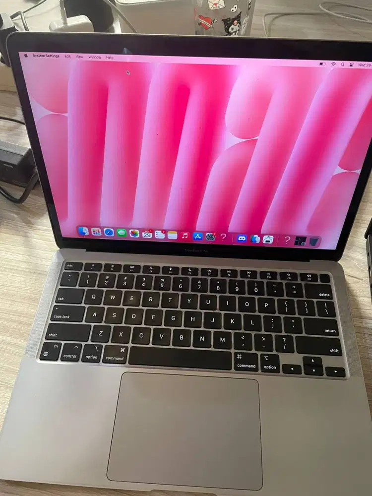 Macbook air m1 ( second)Macbook air m1 ( second) lengkap kardus+chgr
