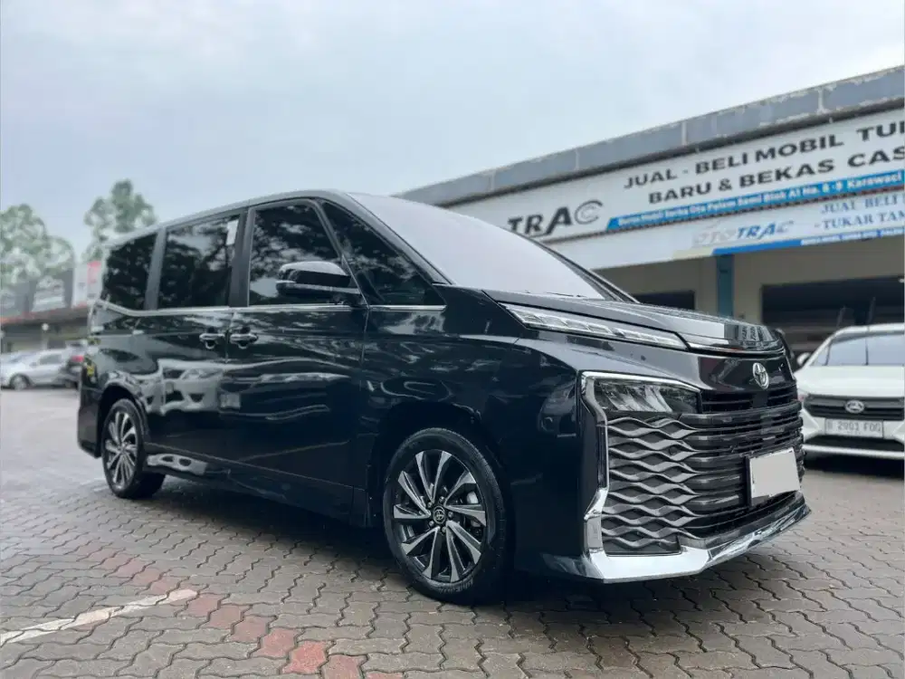 TOYOTA NEW VOXY 2.0 AT 2023