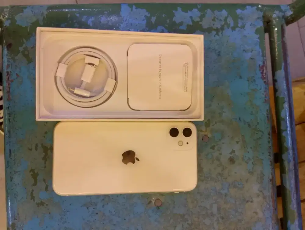 Iphone 11 128gb putih nan indah