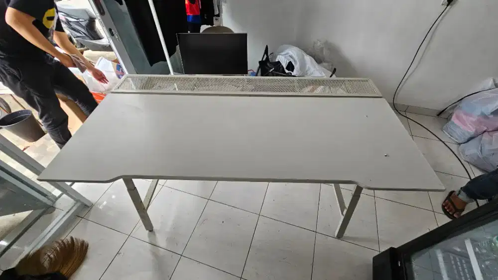 Meja Ikea Utespelare / Meja PC / Meja Kerja / Meja Komputer