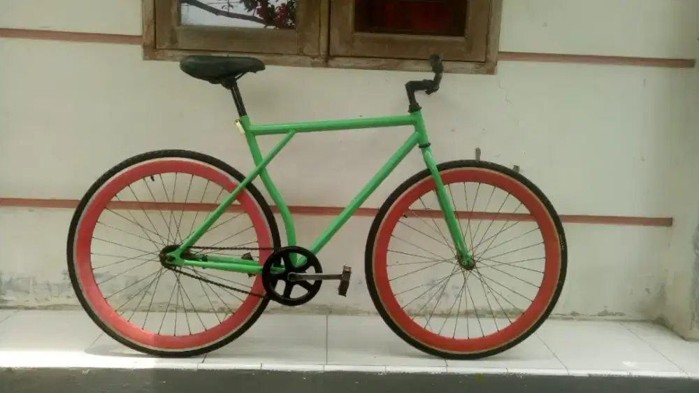 Sepeda fixie cat baru ban luar dalam baru tinggal gowes