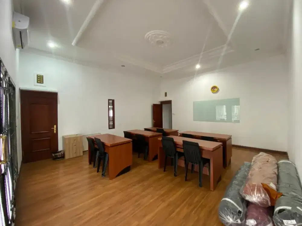 Dijual Rumah Hunian Mewah 3 Lantai Desain Elegan Siap Huni Modern Minimalis di Cisitu Indah III Bandung