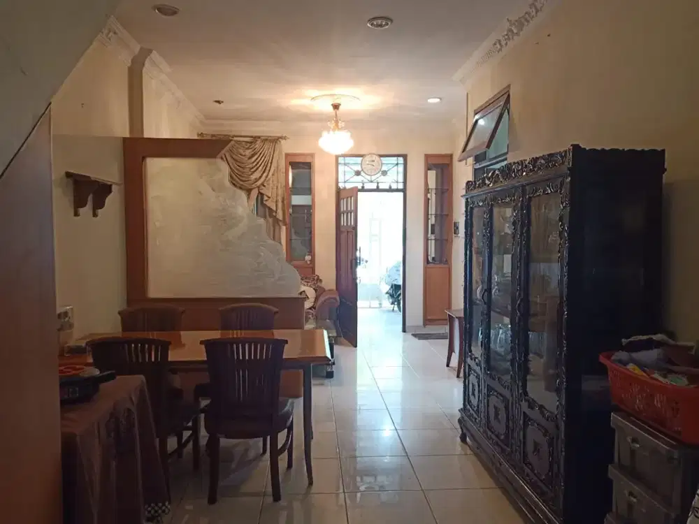 Semi furnish Disewakan rumah di Taman Semanan Indah