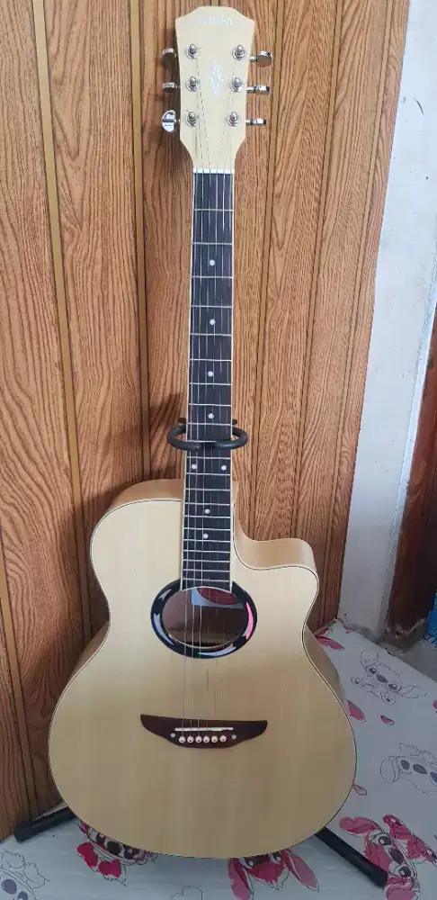 Gitar custom yamaha bagus