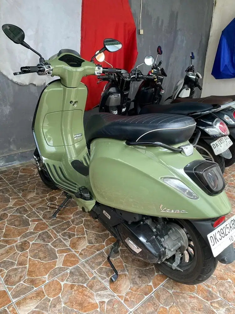 Vespa sprint hijau