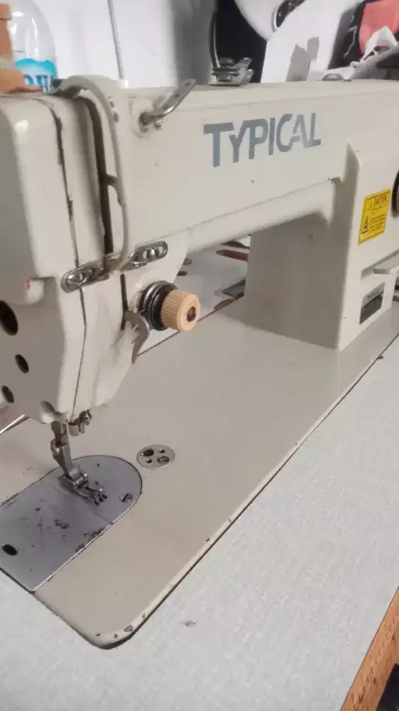 Di jual mesin jait merek TIPICAL mesin siap pakai nego tipis ya