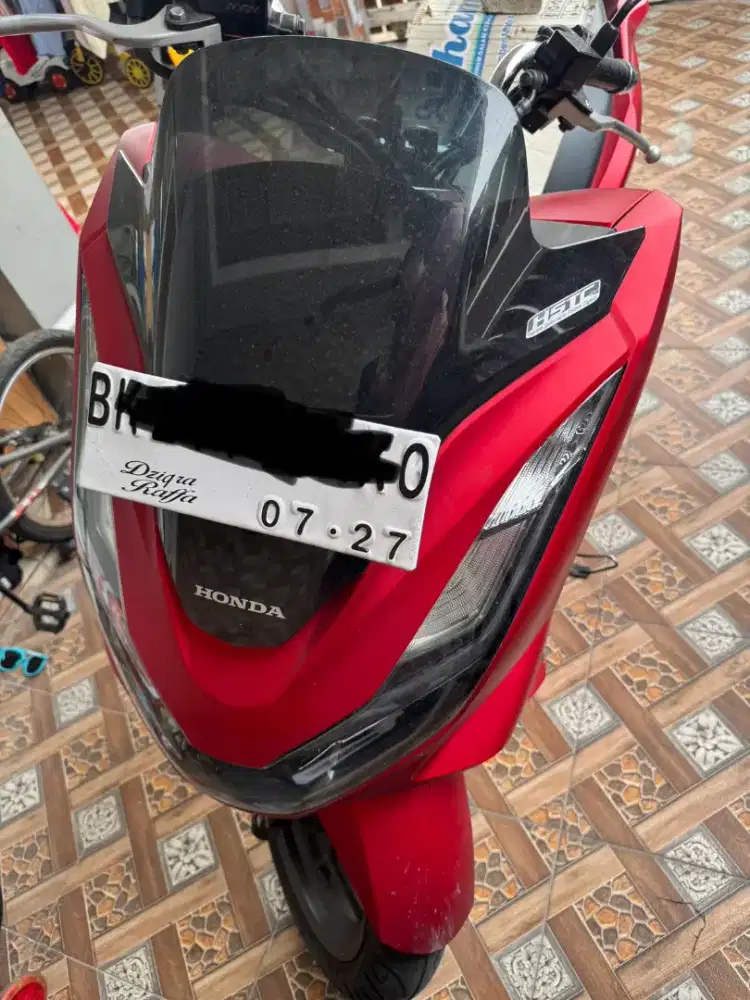 Dijual sepeda motor PCX 160 warna merah