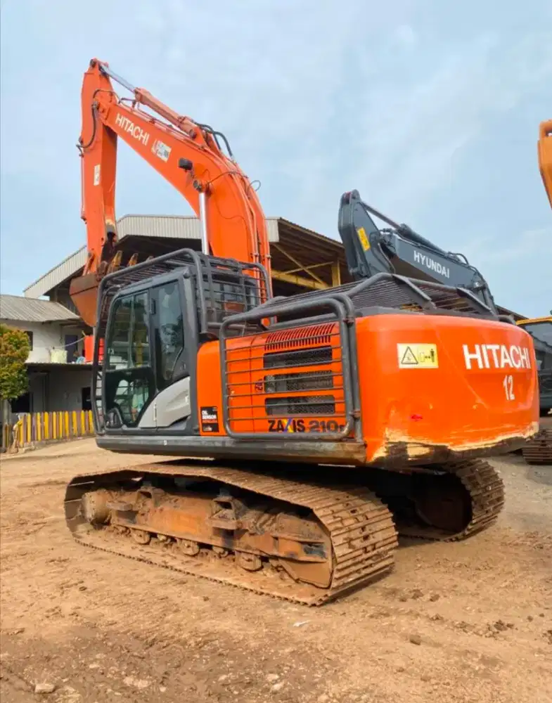 Excavator Hitachi ZX210F Tahun 2021