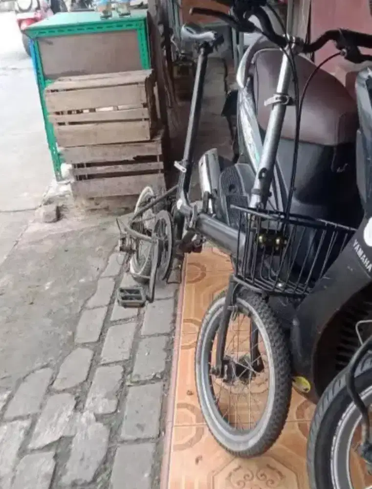 Sepeda lipat ukuran 16