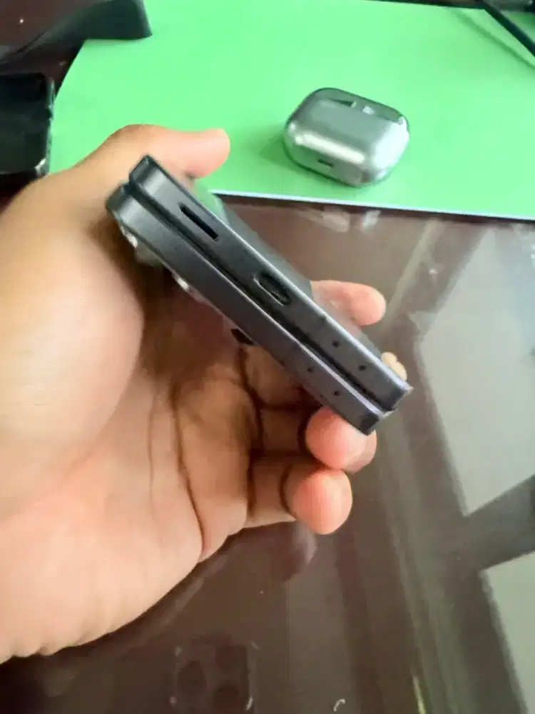 Samsung Z Flip 7 512 Gb bekas PO mulus