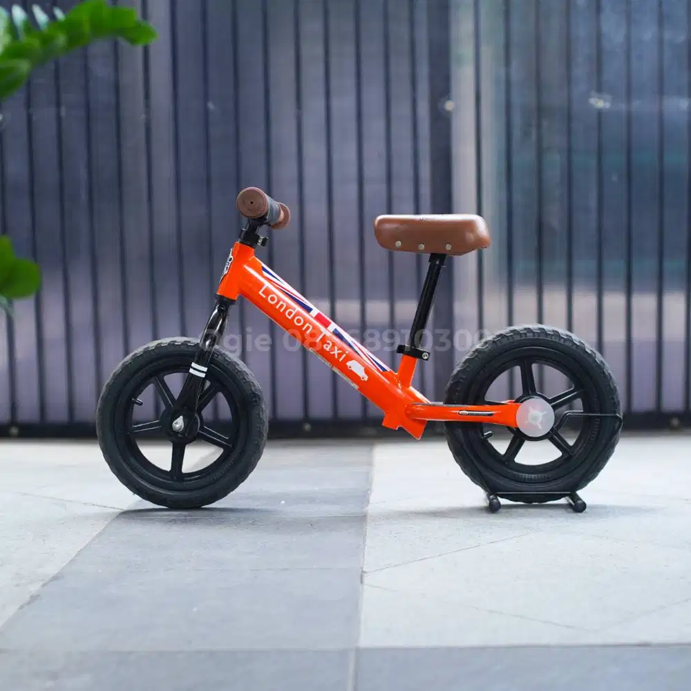 London Taxi Balance Bike