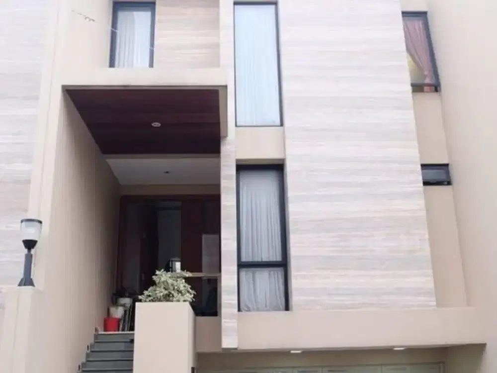 Rumah Bagus 3 Lantai Full Furnished di Pejaten Jakarta Selatan
