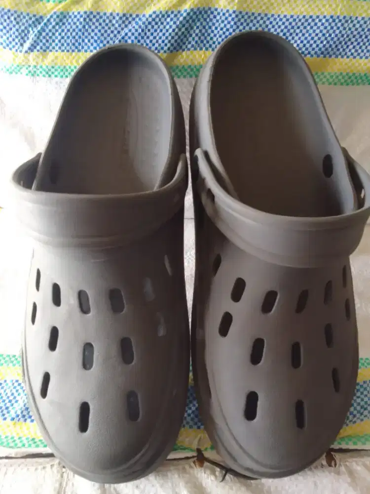 Sepatu sandal model Crocs..tapi merk skecher ORI size 43/44
