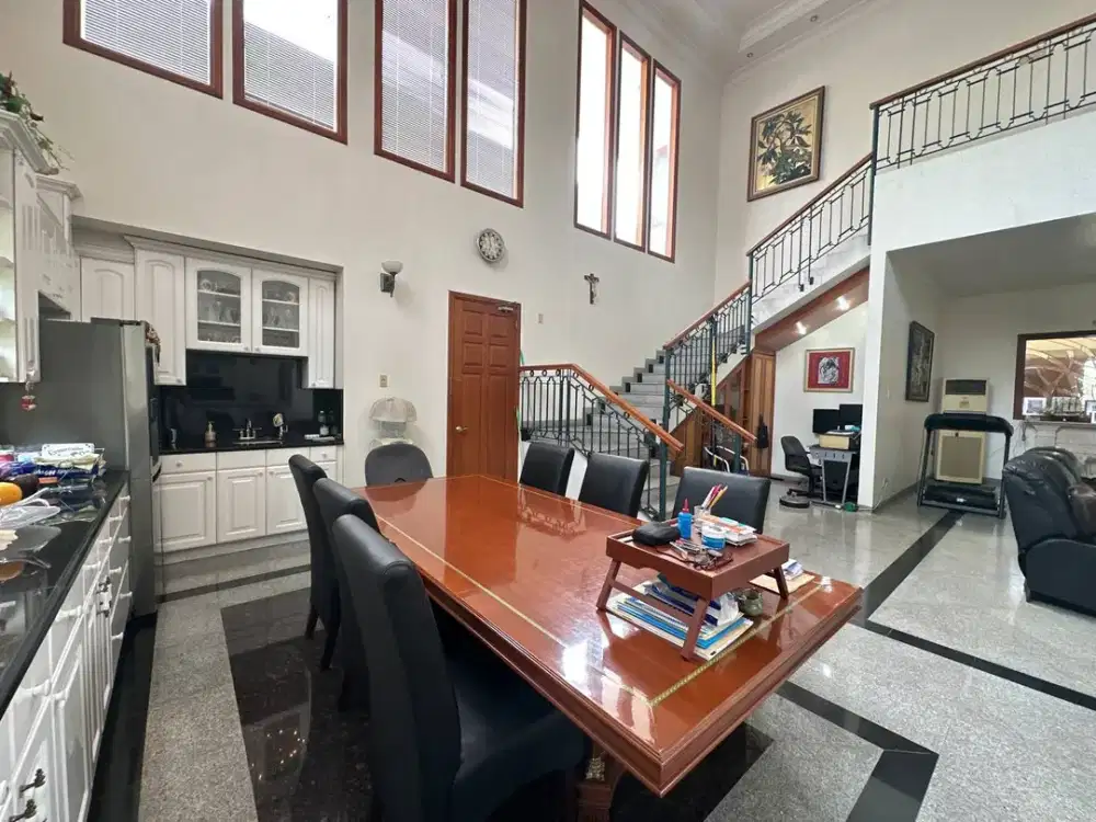 LXMMT 0160 Dijual Harga Wajar, Rumah Dengan Kusen Jati Semua Di Area Elit Menteng Jakarta Pusat