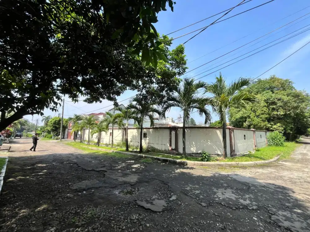 Dalam Perumahan Cinere Estate, Tanah Kavling Pecah Unit