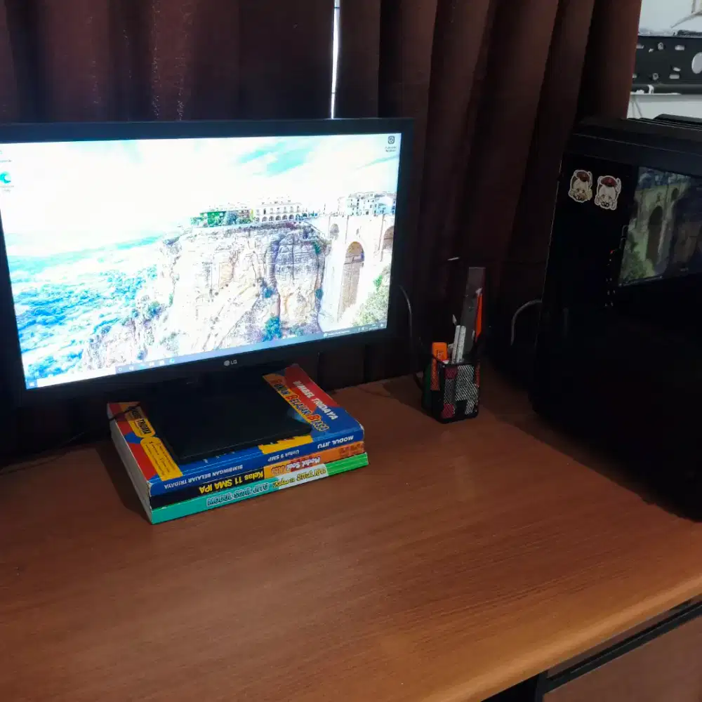 PC AMD Ryzen 5 2400 G 16 GB + Monitor LG 22 inch 22MK400H 75hz 1080p