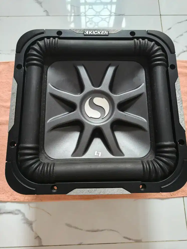 Subwoofer Kicker solo baric L7